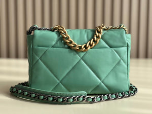 C h a n e l green 19