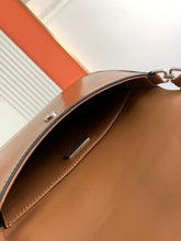 Load image into Gallery viewer, P r a d a 23cm brown