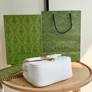 G u c c i white 18*13.5*8 cm.