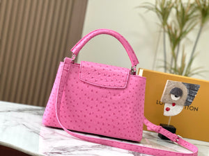 L v pink 21, 27, 31.5 cm.