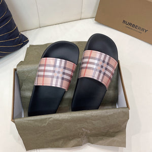 B U R B E R R Y Slides