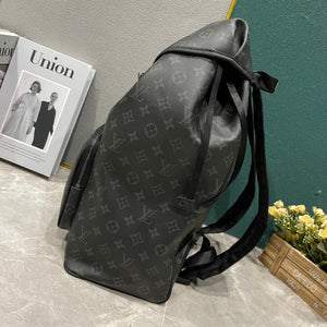 L v backpack 32*40*19 cm.