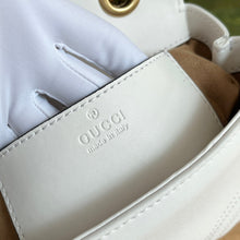Load image into Gallery viewer, G u c c i white 18*13.5*8 cm.