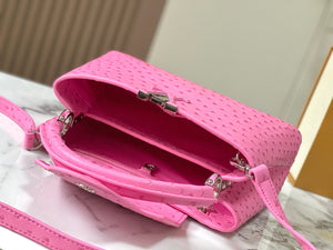 L v pink 21, 27, 31.5 cm.