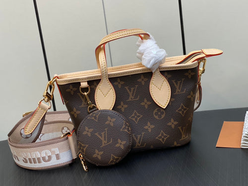 L v neverfull MM 24 x 14 x 9 cm.