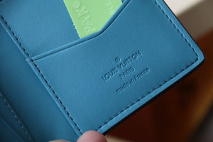 L v wallet blue