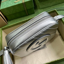 Load image into Gallery viewer, G u c c i silver soho