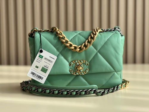 C h a n e l green 19