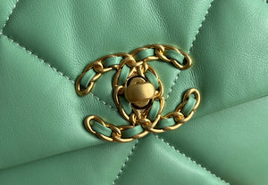C h a n e l green 19