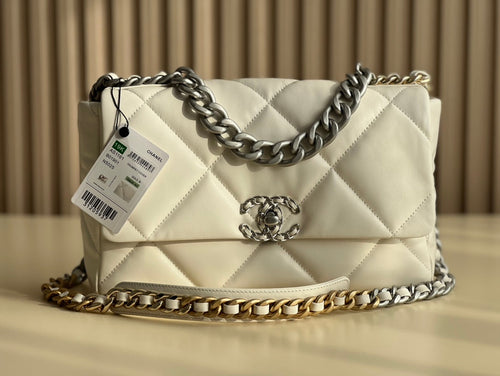 C h a n e l white 19