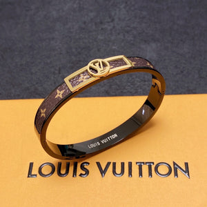 L v bracelet