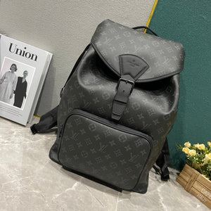 L v backpack 32*40*19 cm.