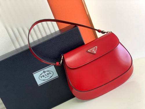 P r a d a red23cm