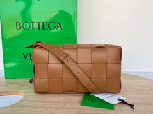 Load image into Gallery viewer, B o t t e g a brown28x14x10cm