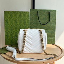 Load image into Gallery viewer, G u c c i white 18*13.5*8 cm.