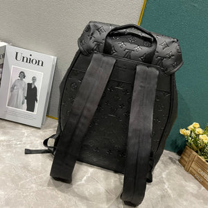 L v backpack 32*40*19 cm.