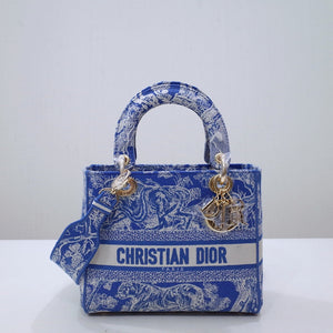 lady D i o r blue