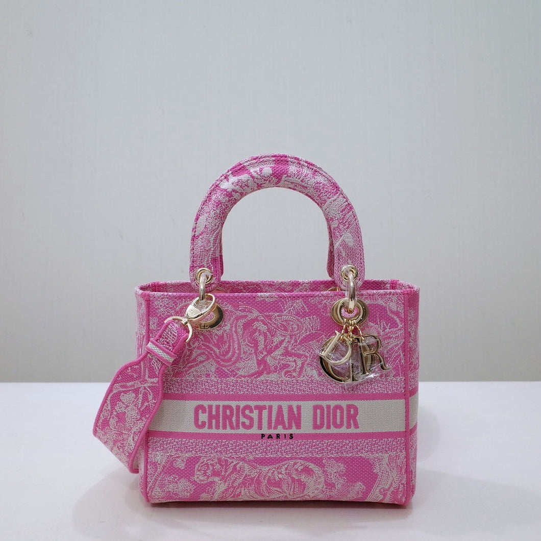 lady D i o r pink