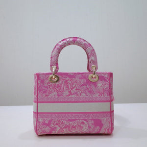 lady D i o r pink