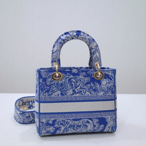 lady D i o r blue