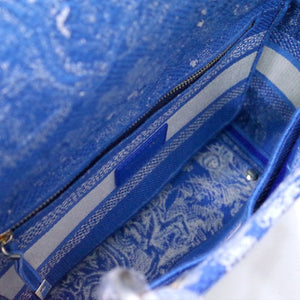 lady D i o r blue