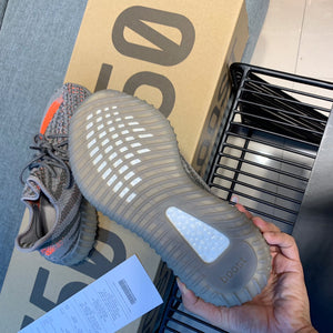 Y E E Z Y - 350 - B 0 0 S T (HiDef)