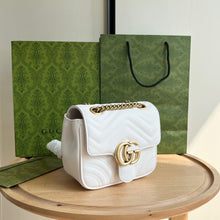 Load image into Gallery viewer, G u c c i white 18*13.5*8 cm.
