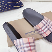 Load image into Gallery viewer, B U R B E R R Y Slides
