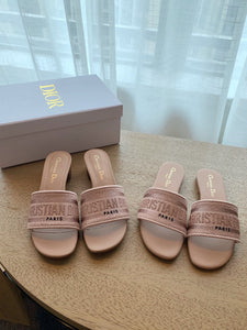 D I O R - Light Pink Sliders