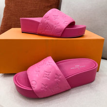 Load image into Gallery viewer, L V - Platform Slides (Pink)