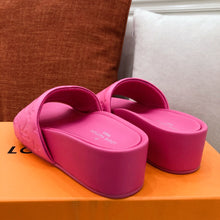 Load image into Gallery viewer, L V - Platform Slides (Pink)