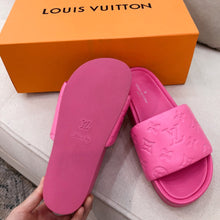 Load image into Gallery viewer, L V - Platform Slides (Pink)