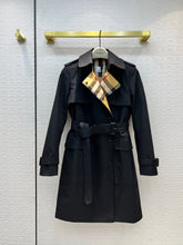 Load image into Gallery viewer, B u r b e r r y coat