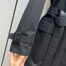 Load image into Gallery viewer, B u r b e r r y coat