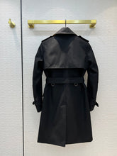Load image into Gallery viewer, B u r b e r r y coat