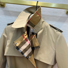 Load image into Gallery viewer, B u r b e r r y coat