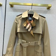 Load image into Gallery viewer, B u r b e r r y coat