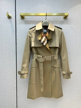 Load image into Gallery viewer, B u r b e r r y coat