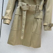 Load image into Gallery viewer, B u r b e r r y coat