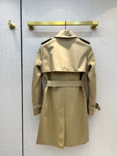 Load image into Gallery viewer, B u r b e r r y coat
