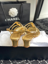 Load image into Gallery viewer, C H A N E L heels