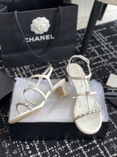 Load image into Gallery viewer, C H A N E L heels