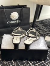 Load image into Gallery viewer, C H A N E L heels