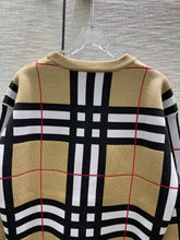 Load image into Gallery viewer, B u r b e r r y jumper