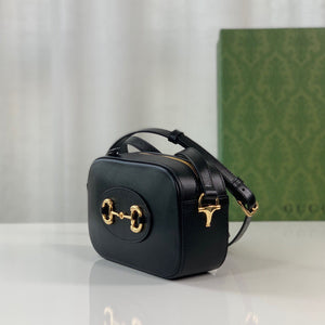 G u c c i cross body