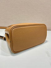 Load image into Gallery viewer, P r a d a brown25x18.5x12.5cm