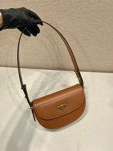 Load image into Gallery viewer, P r a d a brown20cm