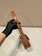Load image into Gallery viewer, P r a d a brown20cm