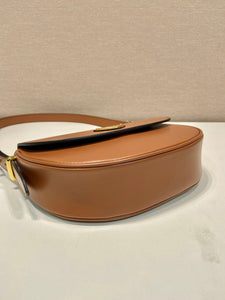 P r a d a brown20cm