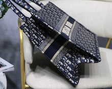 Load image into Gallery viewer, Dior medium 36 cm